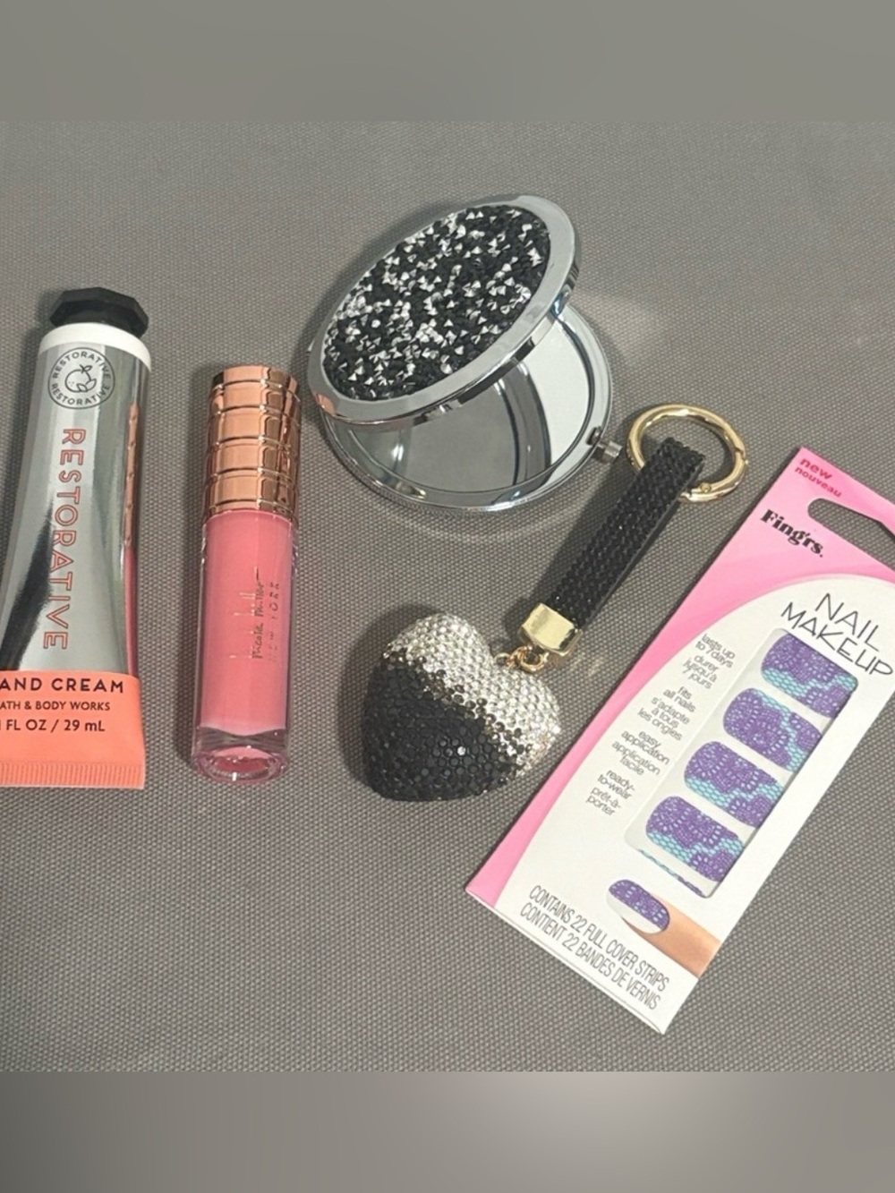 New 5 Pc Bling Mirror & Heart Bag Charm Beauty Bundle